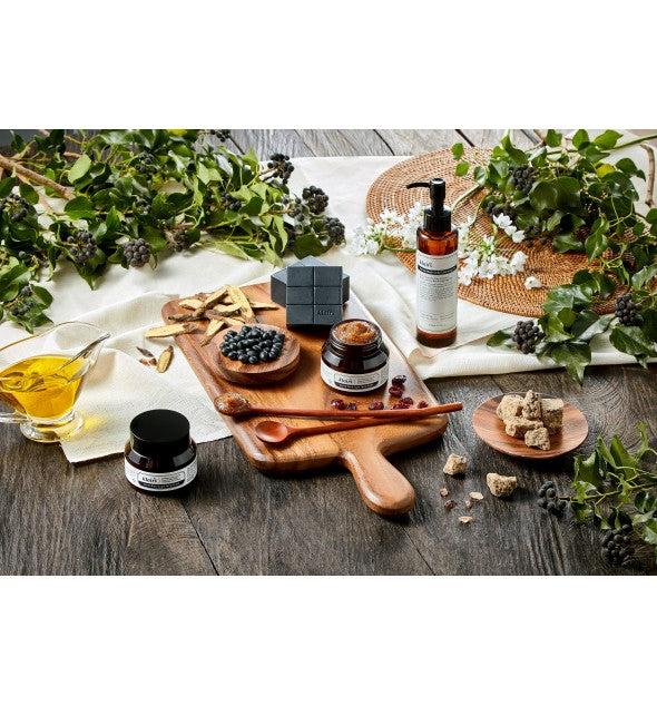 Milde gezichtsscrub met zwarte suiker